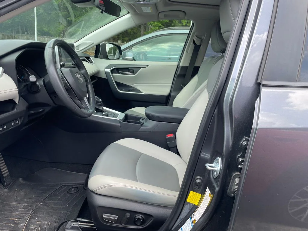 Used 2021 Gray Toyota XLE Premium image 16