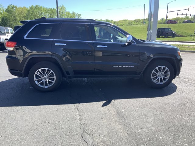 Used 2015 Brilliant Black Crystal Pearlcoat Jeep Limited image 10
