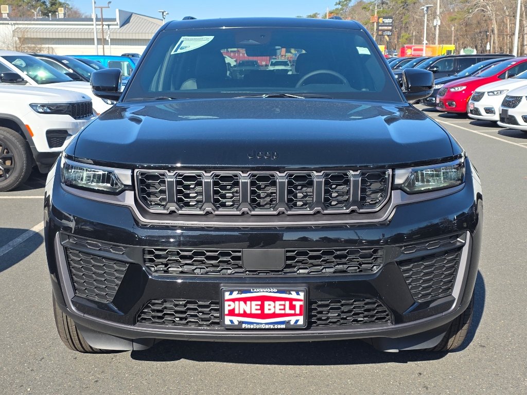 New 2026 Diamond Black Crystal Pearl-Coat Exterior Paint Jeep Altitude image 7