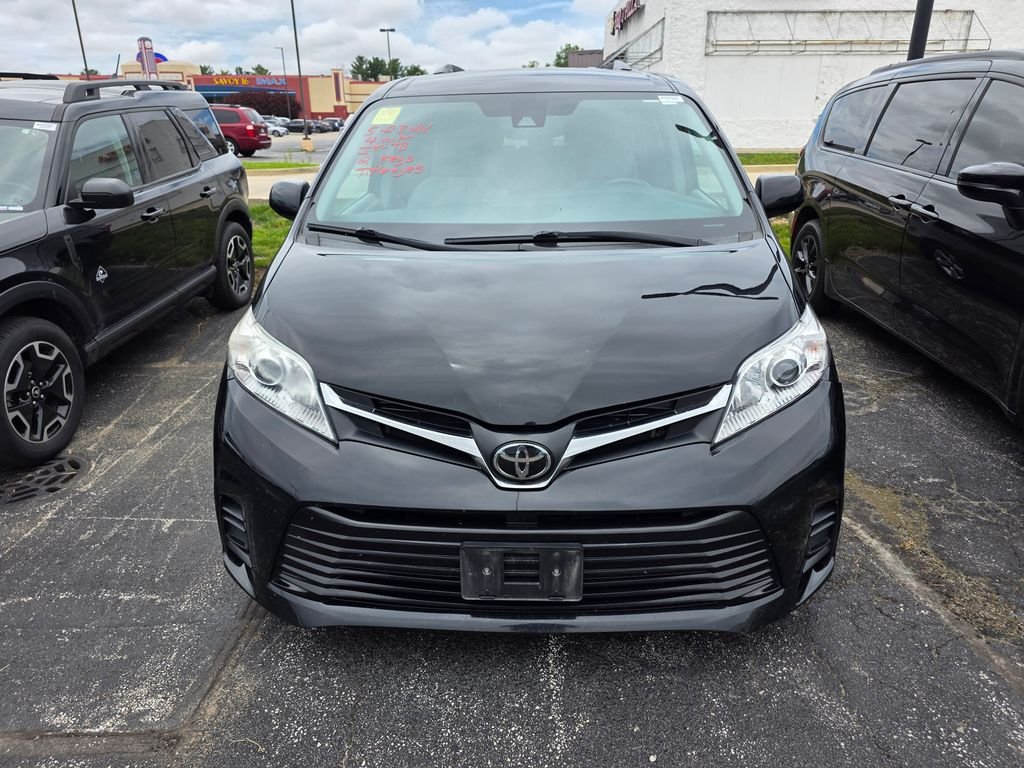 2020 Toyota Sienna LE V6 7-Passenger Access Seat FWD's photo