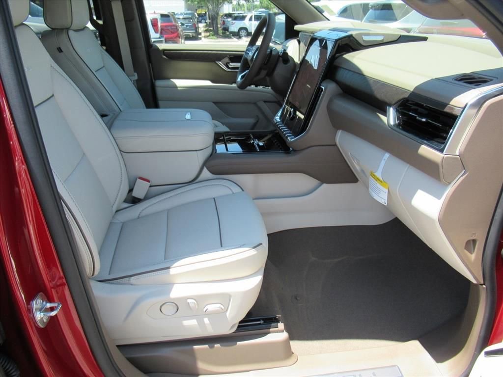 2026 GMC Yukon Denali - Photo 10