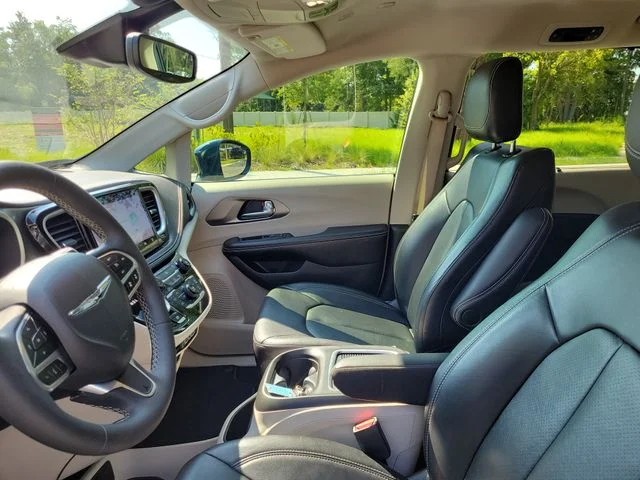 Used 2022 Blue Chrysler Touring L image 21