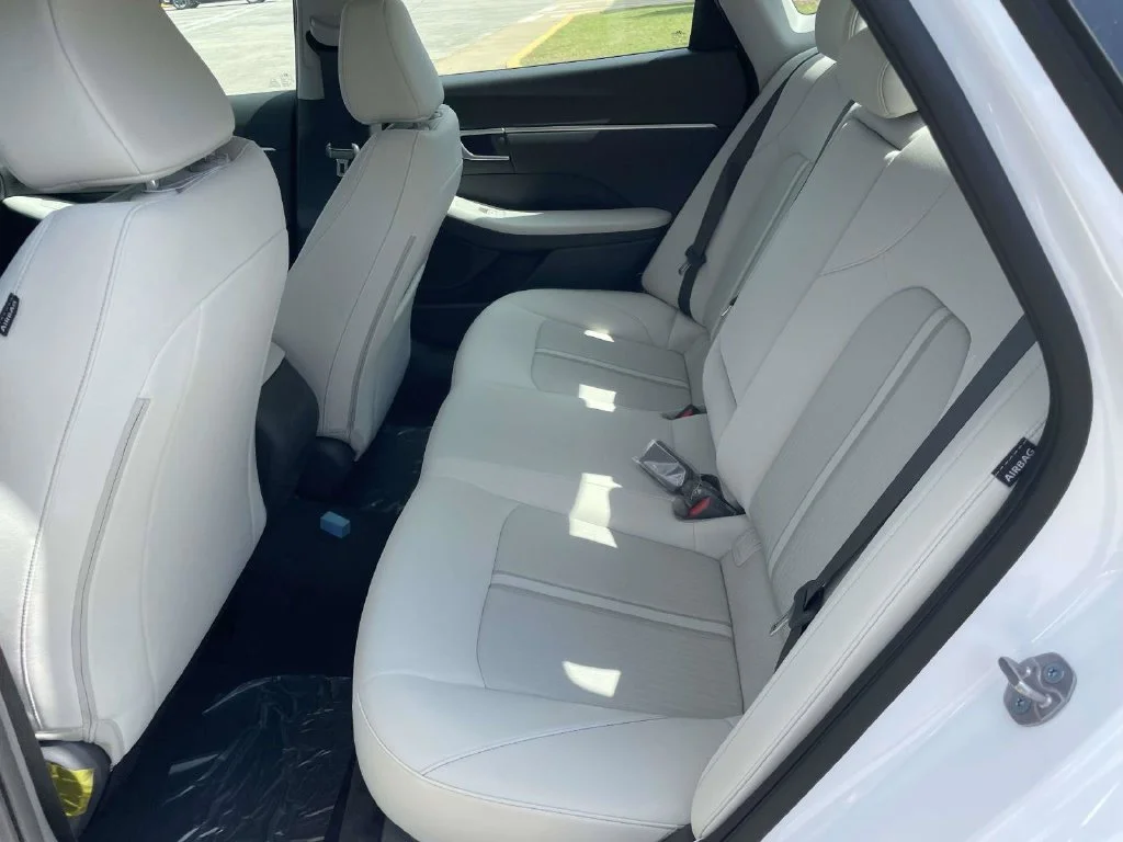 New 2026 White Hyundai SEL Sport image 9