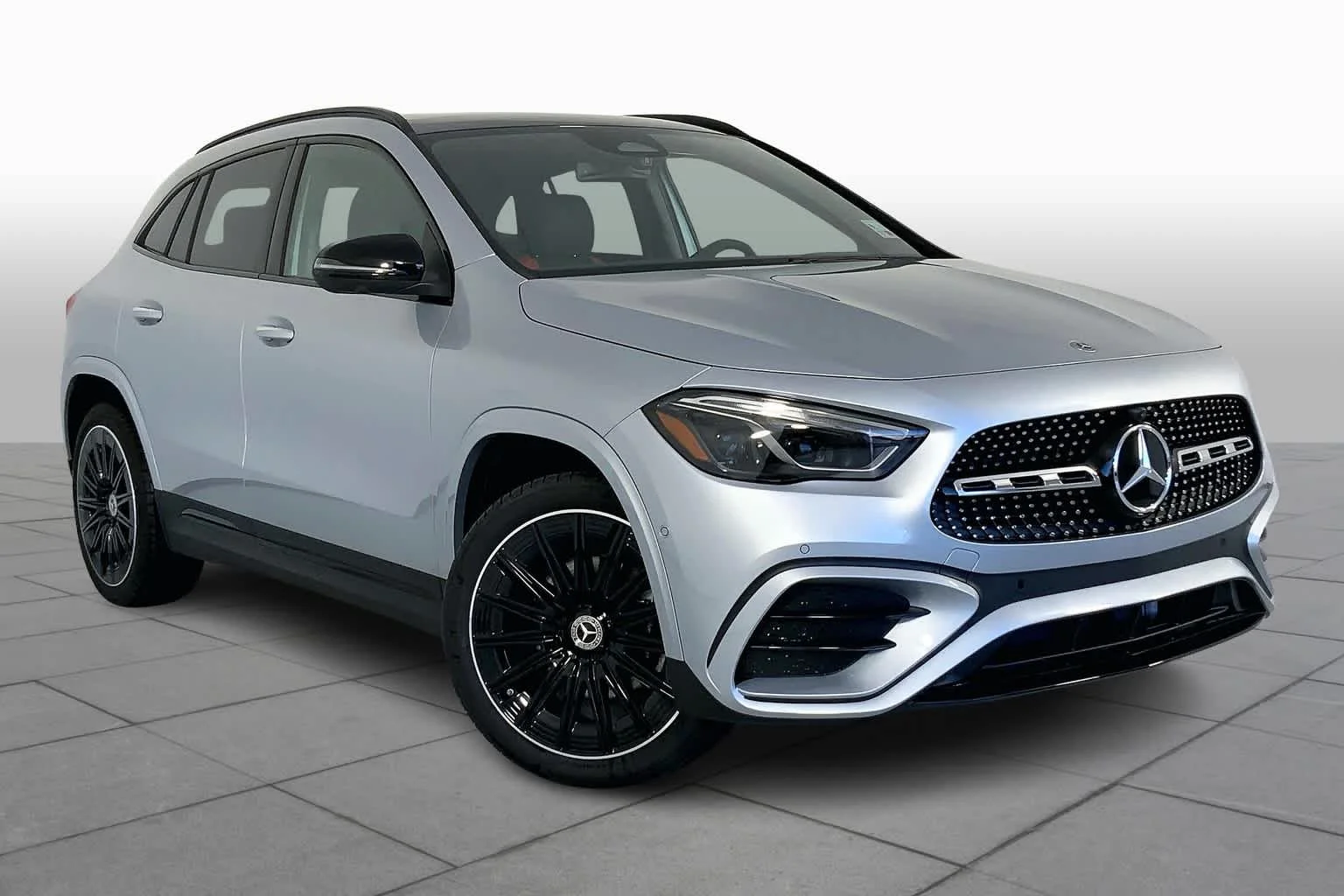 New 2025 Cirrus Silver Metallic Mercedes-Benz GLA 250 image 2