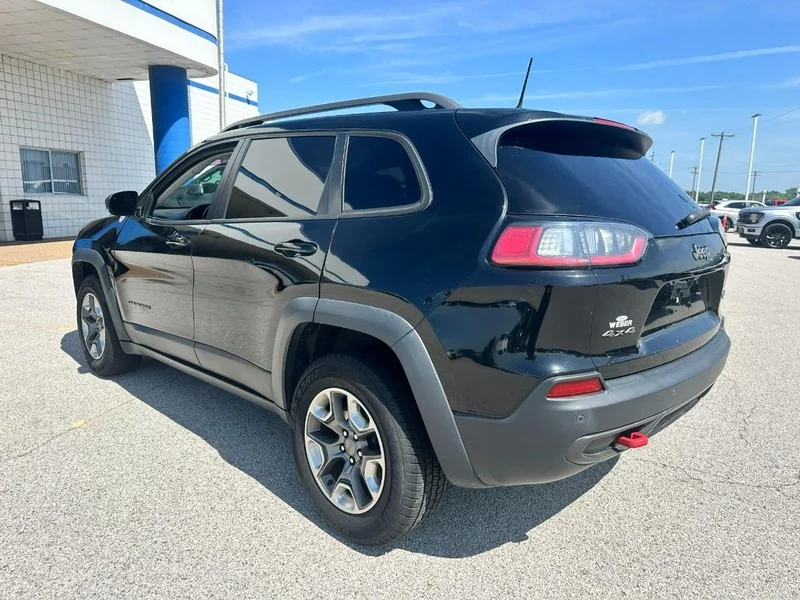 Used 2019 Diamond Black Crystal Pearlcoat Jeep Trailhawk 4x4 image 3