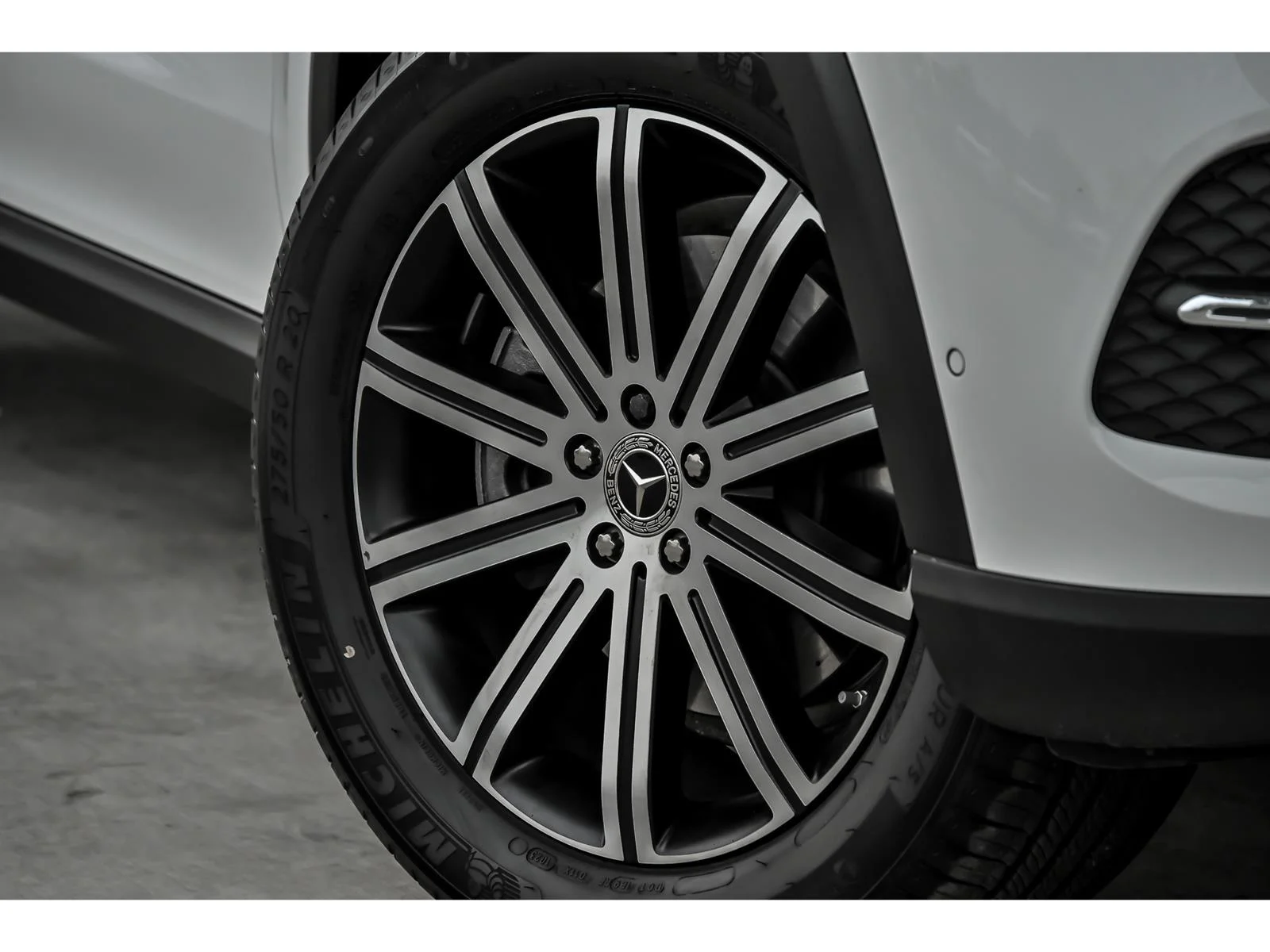 Used 2024 White Mercedes-Benz GLE 350 4MATIC® image 3
