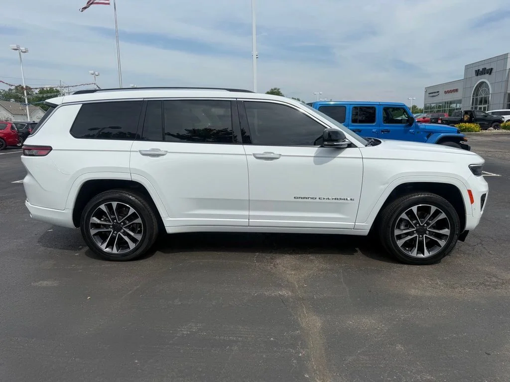 Used 2021 White/off-white Jeep Overland image 8