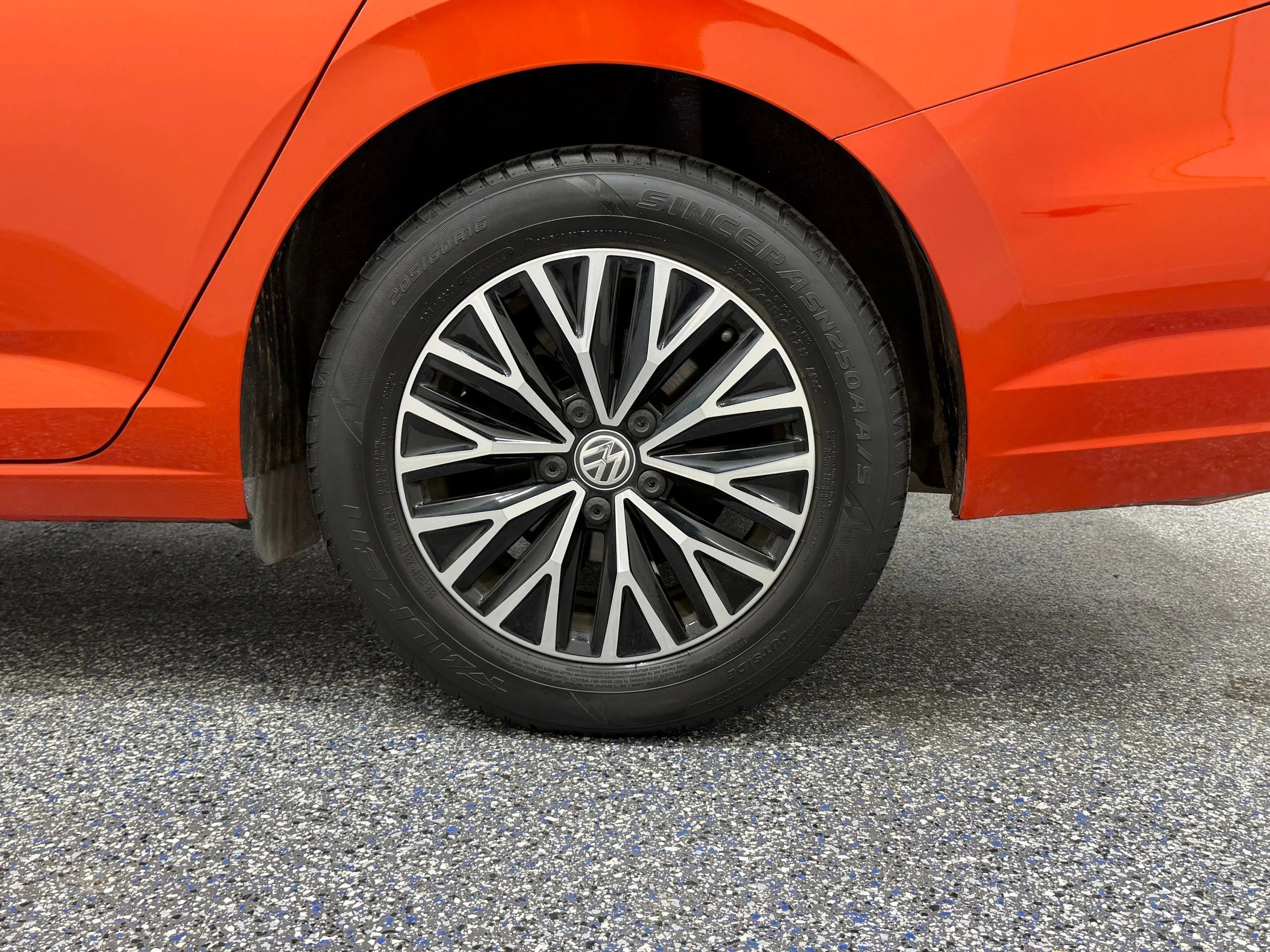 Used 2019 Orange Volkswagen 1.4T SE image 12