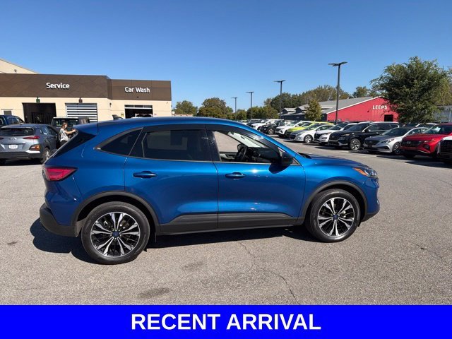 Used 2022 Blue Ford SE image 29