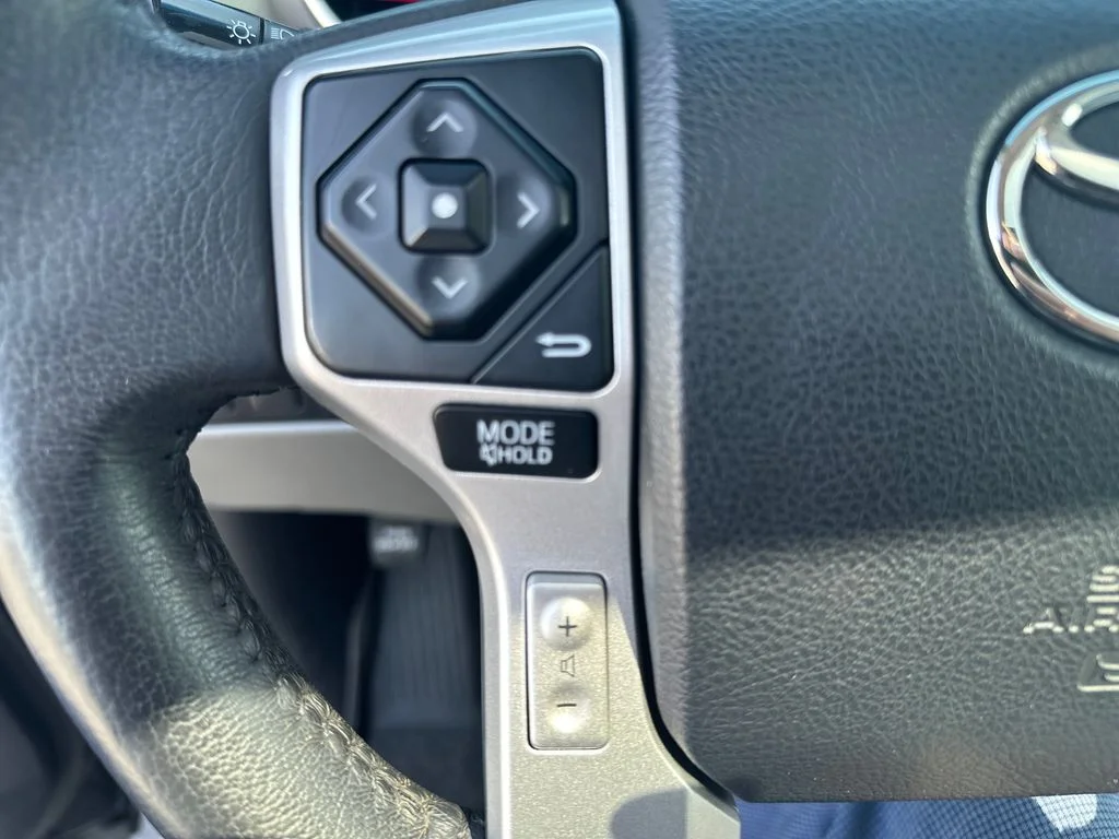 Used 2017 Black Toyota Platinum image 28