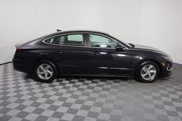 Used 2023 Blue Hyundai SE image 9