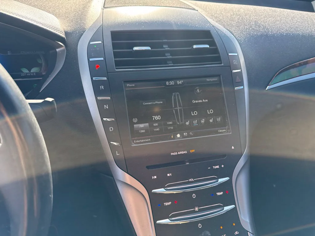 Used 2016 Silver Lincoln Base image 8