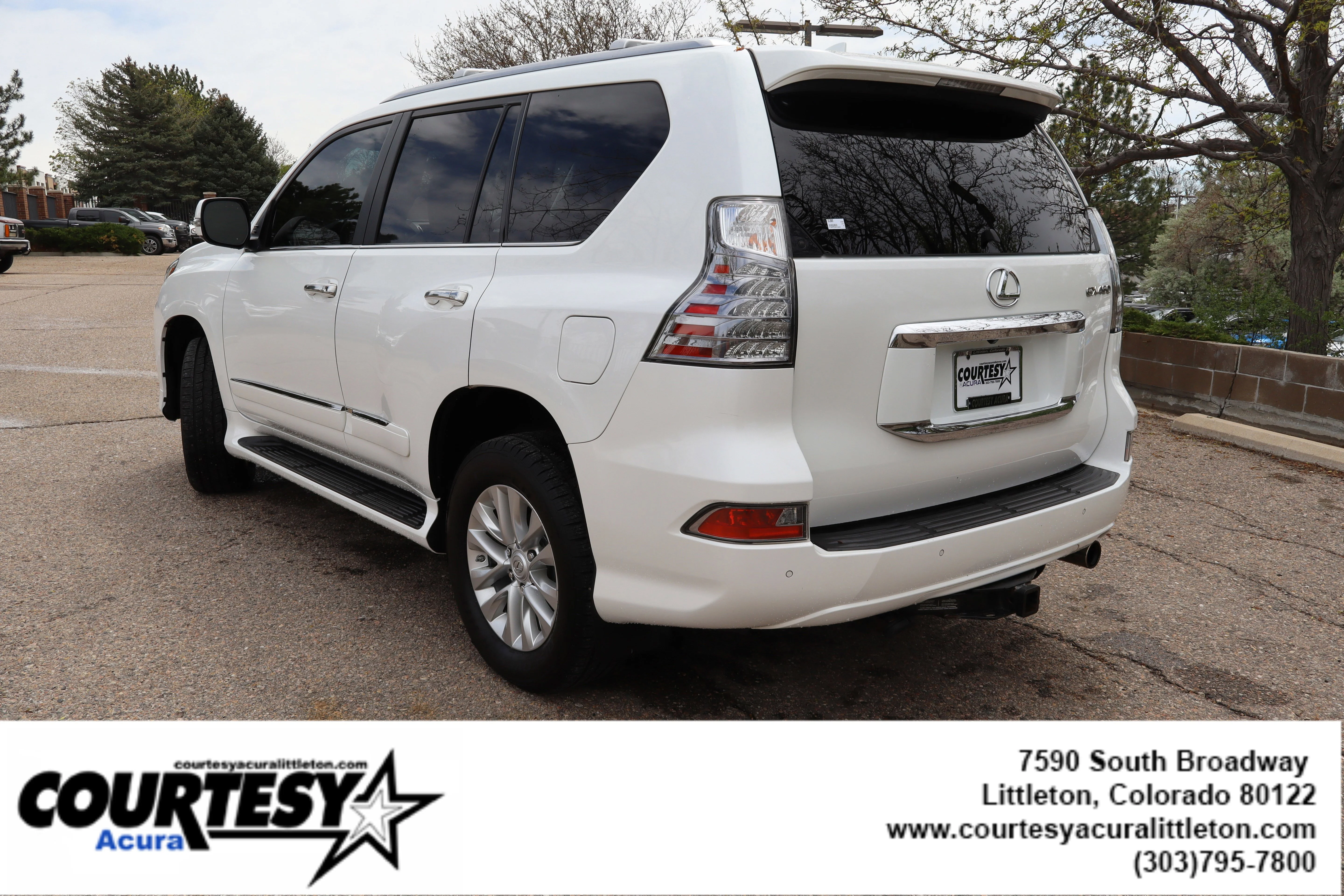 Used 2016  Lexus  image 4