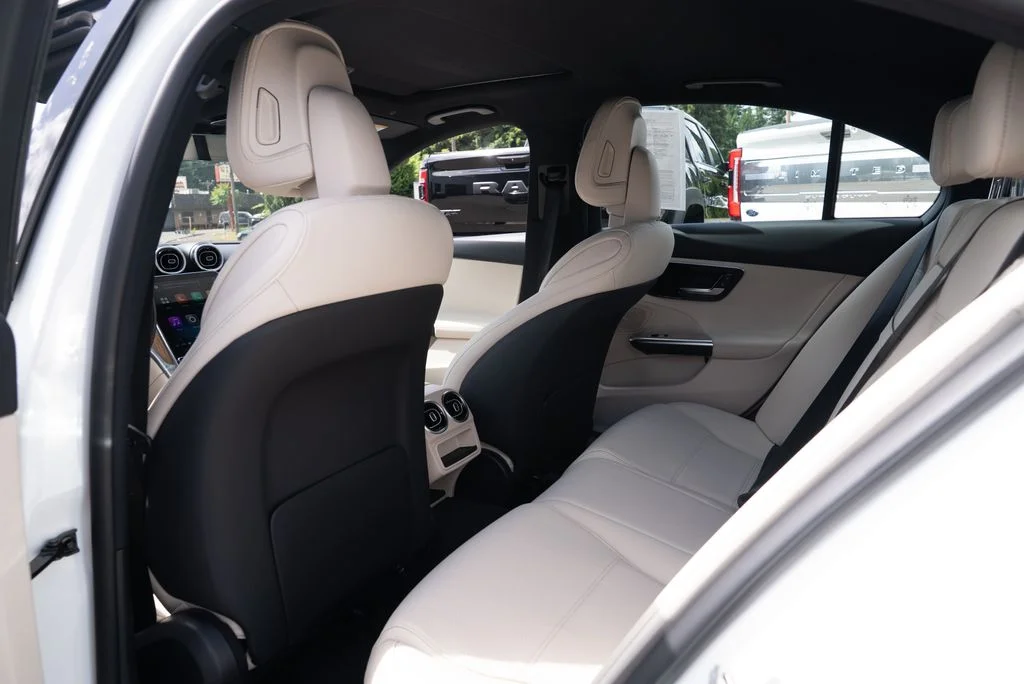 Used 2025  Mercedes-Benz C 300 image 21