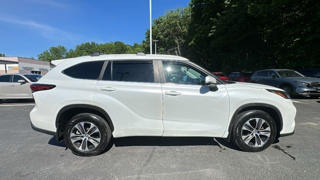 Used 2023 Beige Toyota XLE image 4