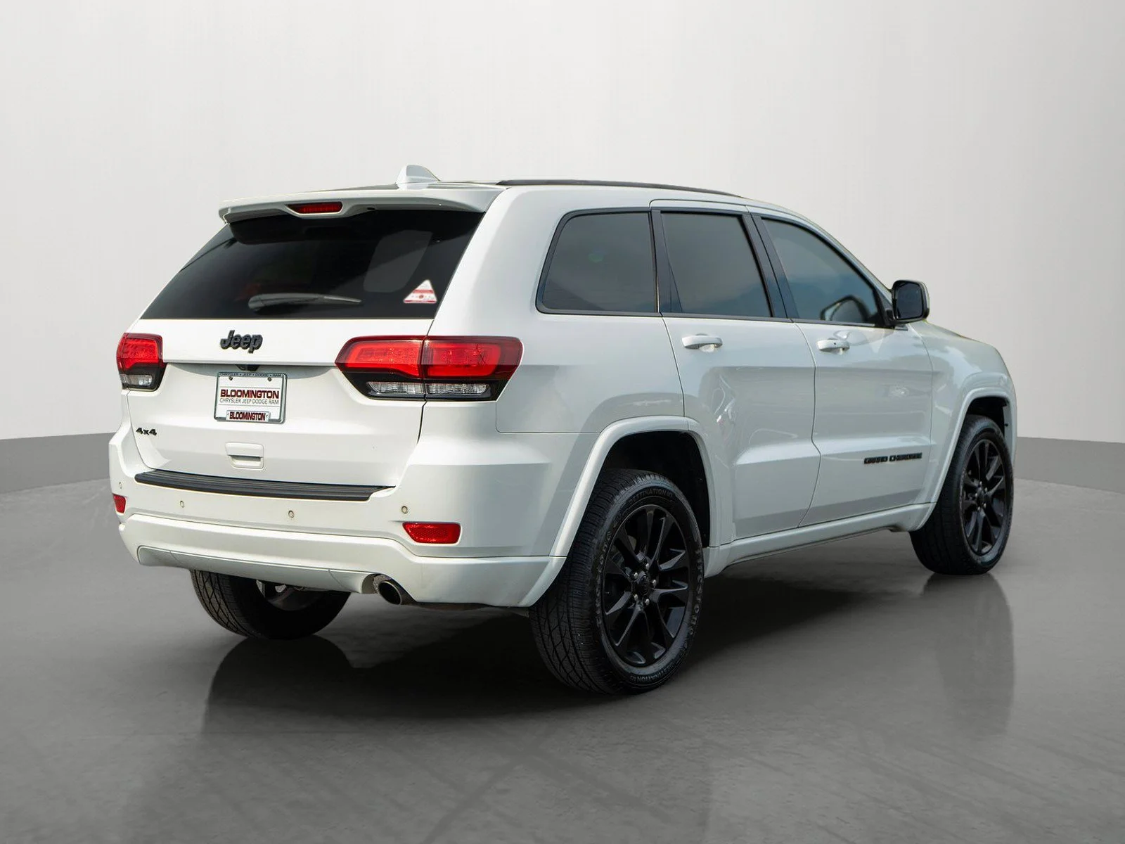 Used 2019 Bright White Clearcoat Jeep Altitude image 7