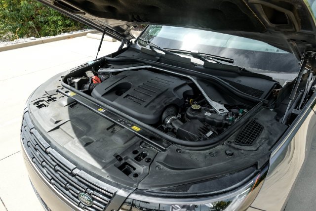 Used 2024  Land Rover Dynamic SE image 62