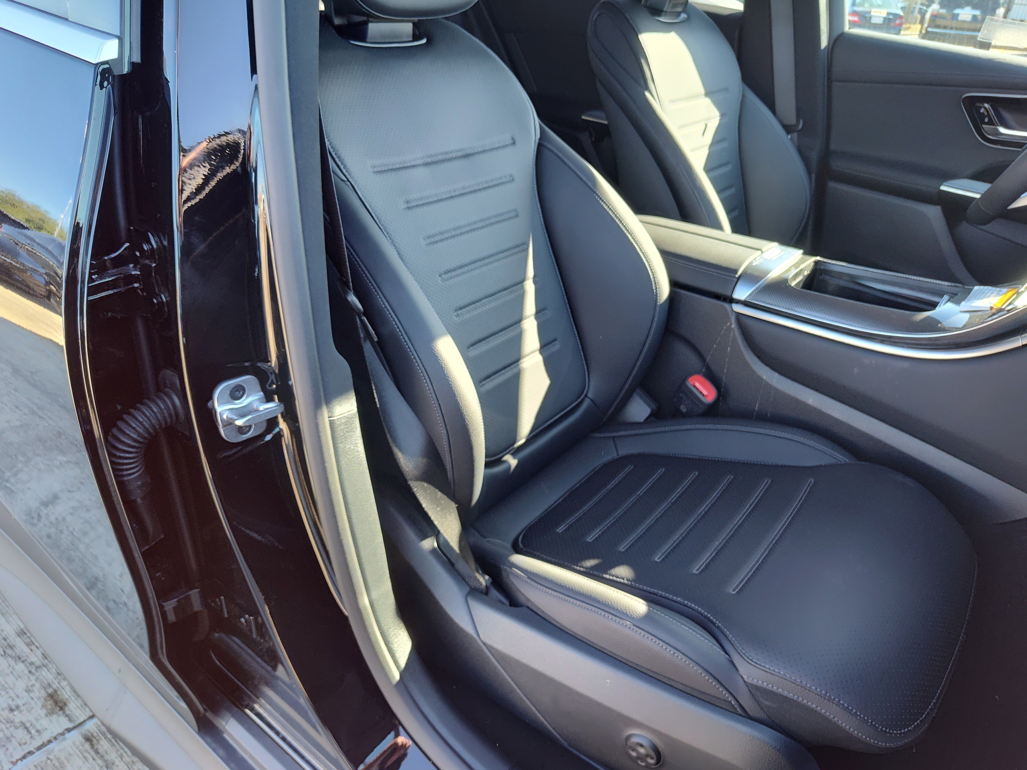 New 2026 Black Mercedes-Benz GLC 300 image 27