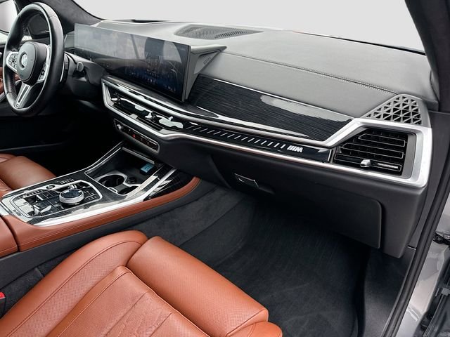 Used 2025 Gray BMW M60i image 32