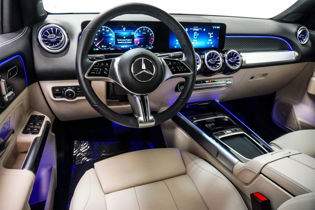 Used 2025 White Mercedes-Benz GLB 250 image 12