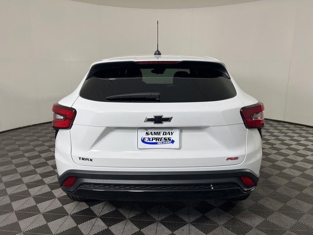 Used 2024 Summit White Chevrolet 1RS image 25