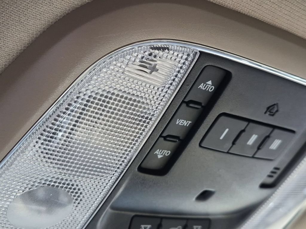 Used 2018 White Jeep Limited image 21