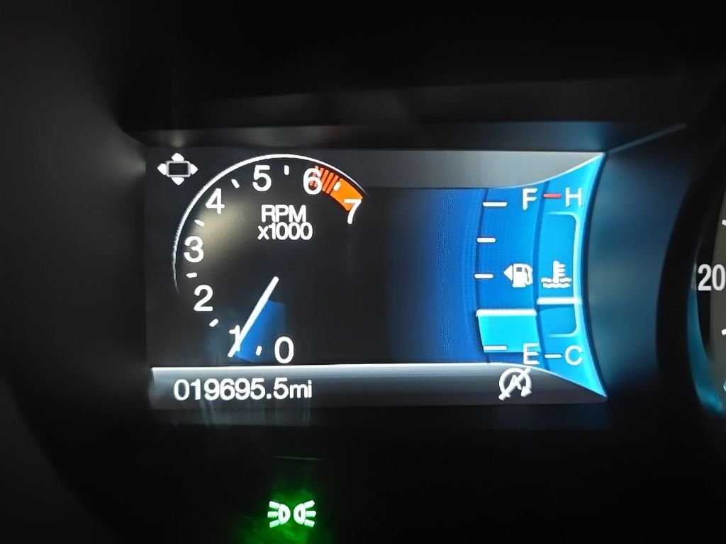 Used 2024 Oxford White Ford SEL image 28