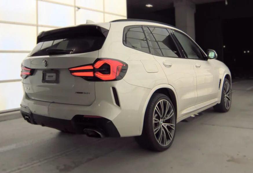 Used 2022 White BMW xDrive30i image 3