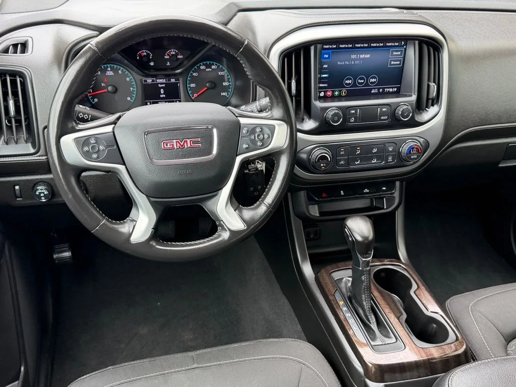 Used 2022 Gray GMC Elevation image 15