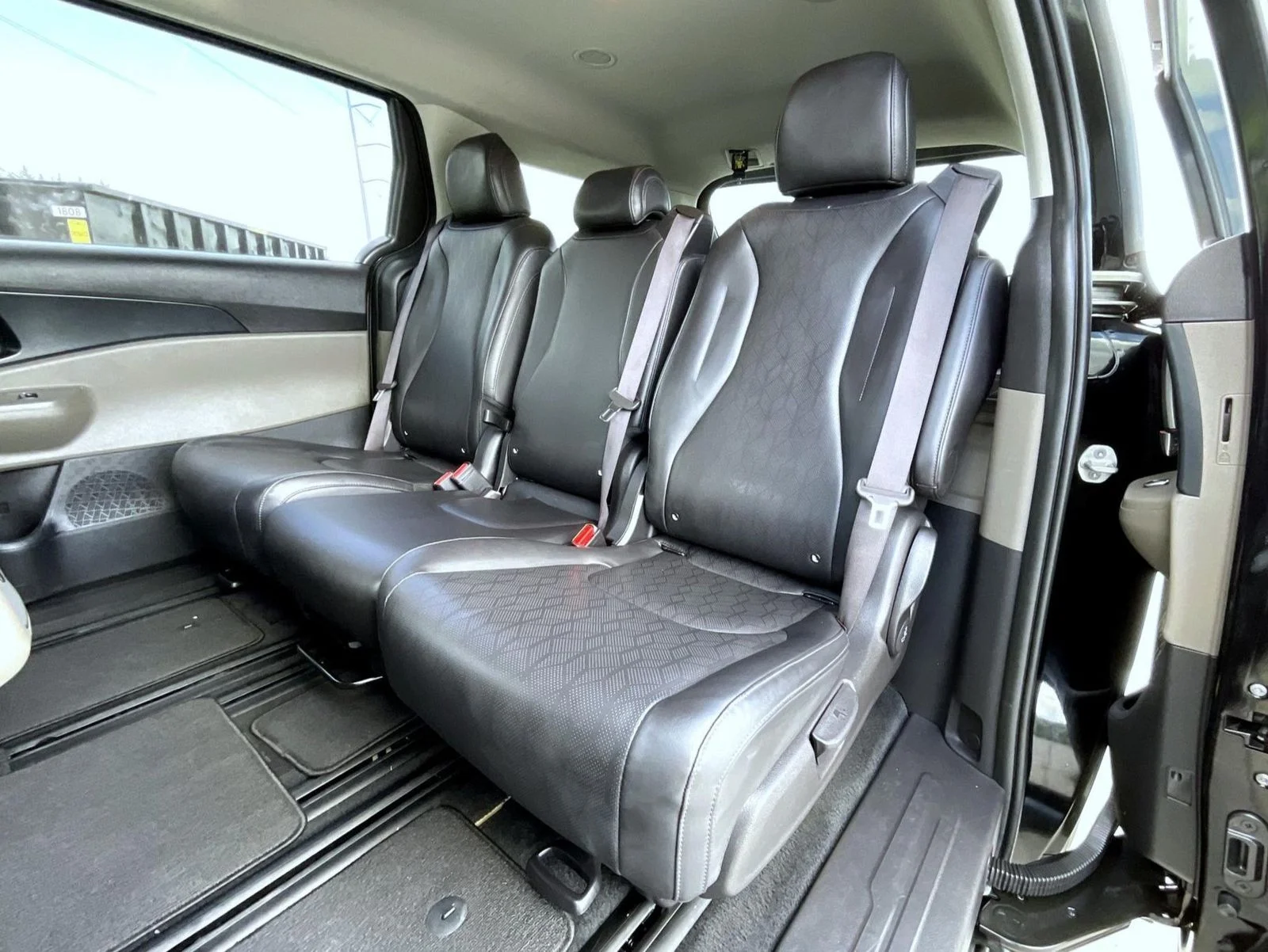 Used 2025 Black Kia LXS image 21