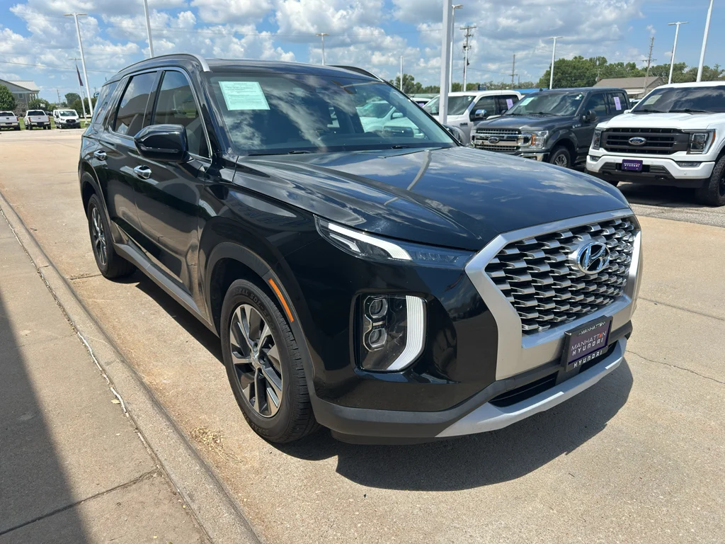 Used 2022  Hyundai SEL image 2