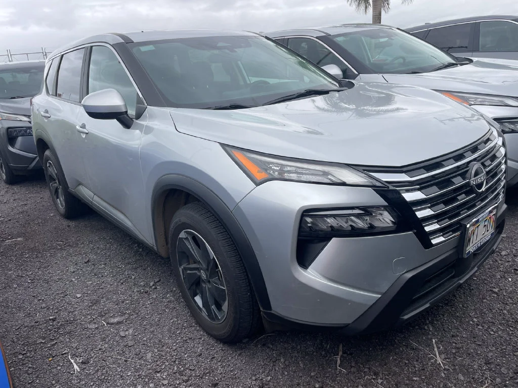Used 2024 Silver Nissan SV image 5