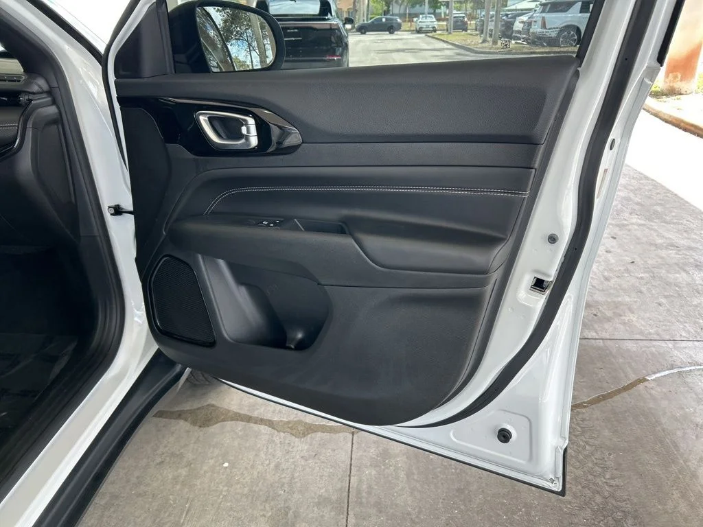 Used 2023 White Jeep Altitude image 25