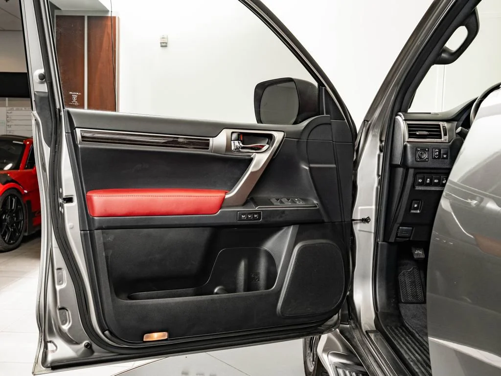Used 2023 Atomic Silver Lexus 460 image 25