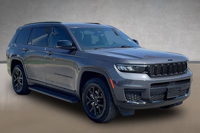 Used 2025 Gray Jeep Altitude X image 8