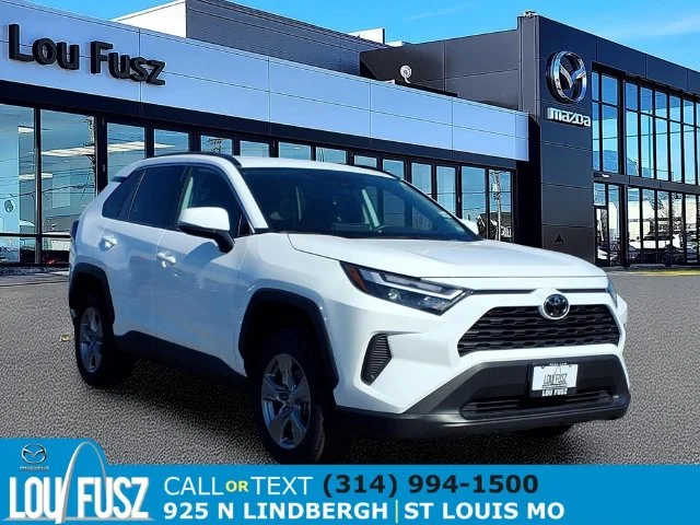 Used 2025 White Toyota XLE image 1