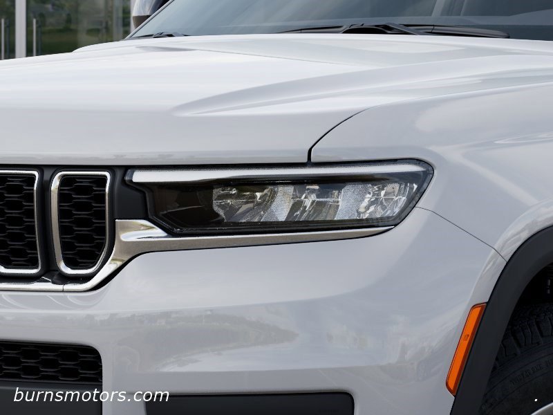 New 2026 Bright White Clear-Coat Exterior Paint Jeep Laredo X image 10