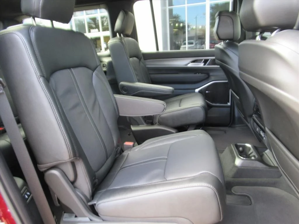 New 2026 Velvet Red Pearl-Coat Exterior Paint Jeep Limited Altitude image 34