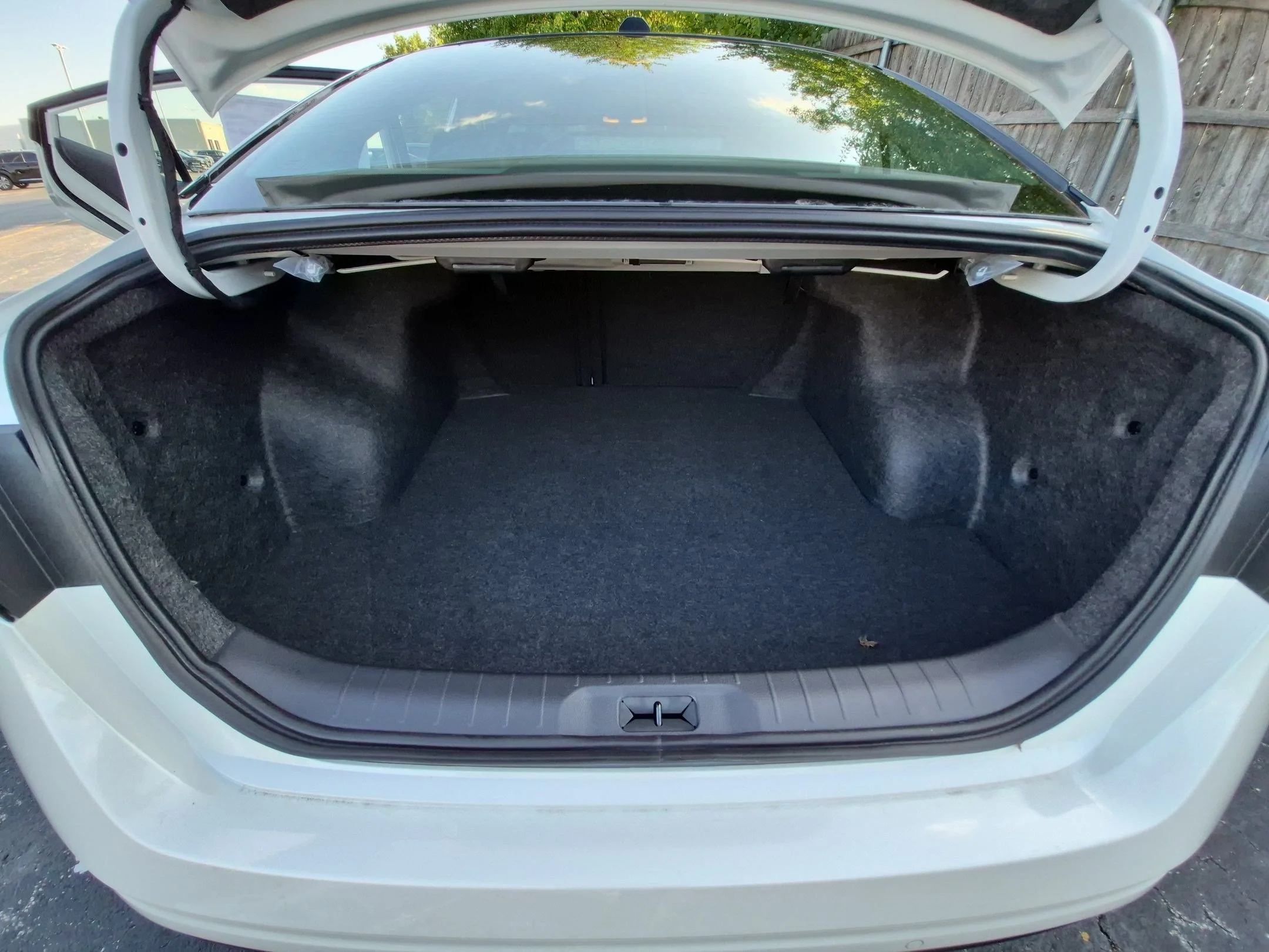 New 2026 Pearl White/Super Black Nissan 2.5 SR image 25