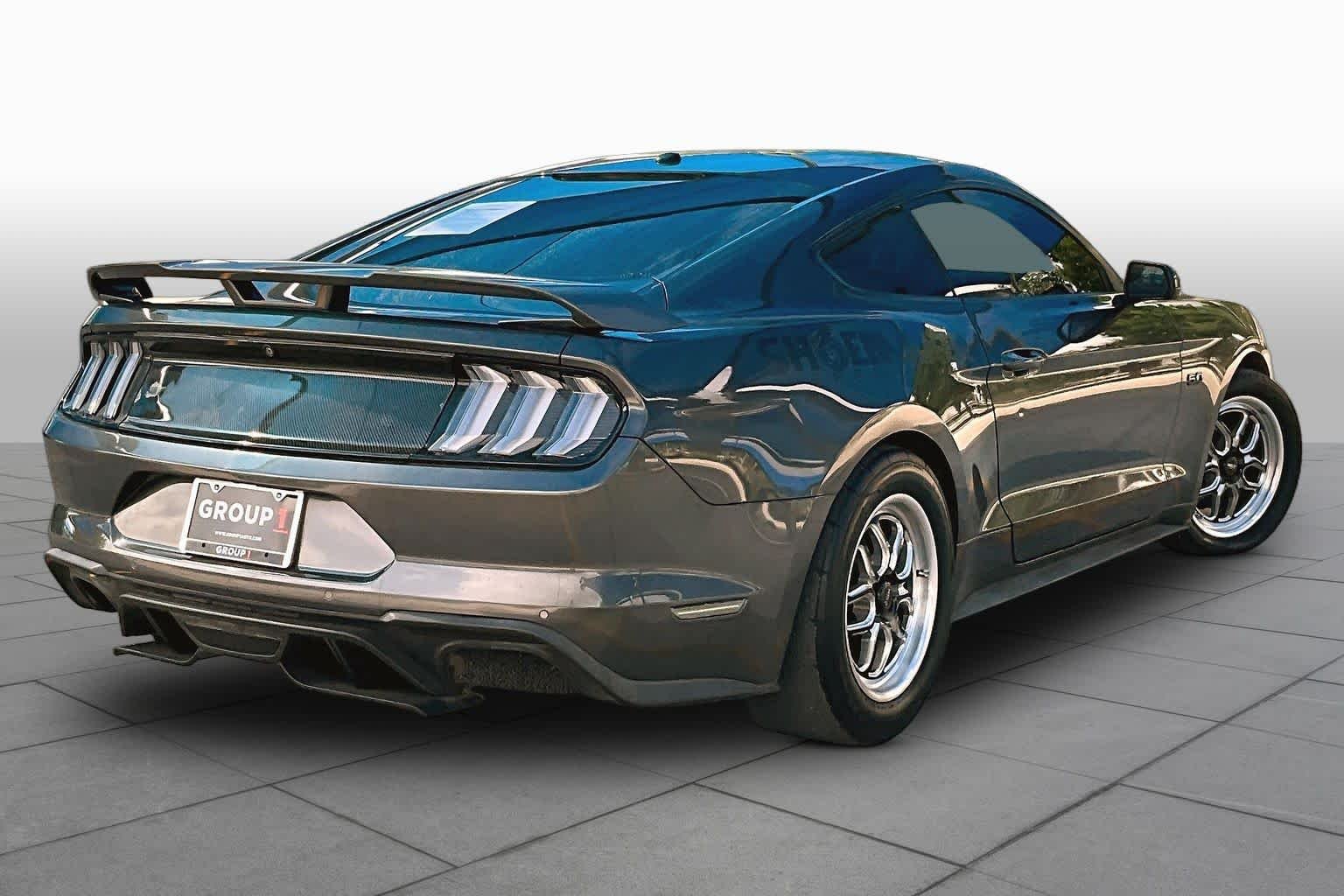 Used 2019 Magnetic Metallic Ford GT Premium image 12