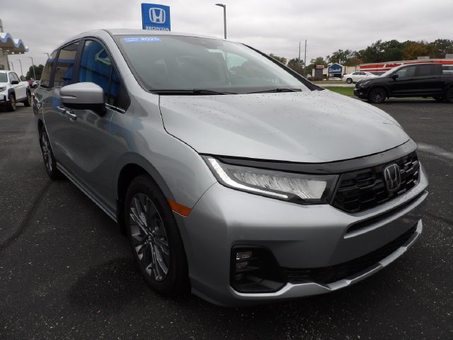 Certified Used 2025 Solar Silver Metallic Honda Touring image 1