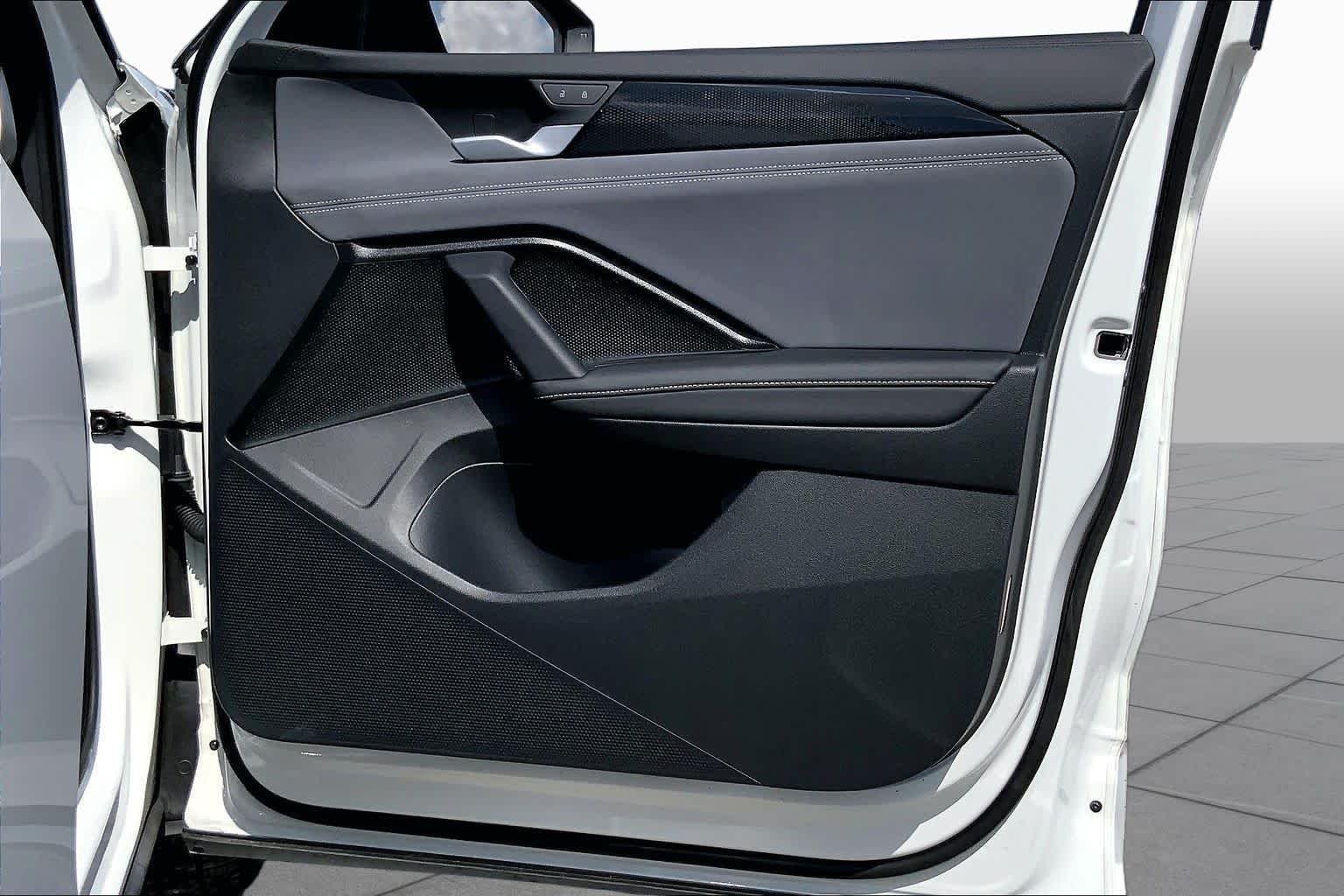 Used 2025  Deep Black Roof Volkswagen SE R-Line Black image 22