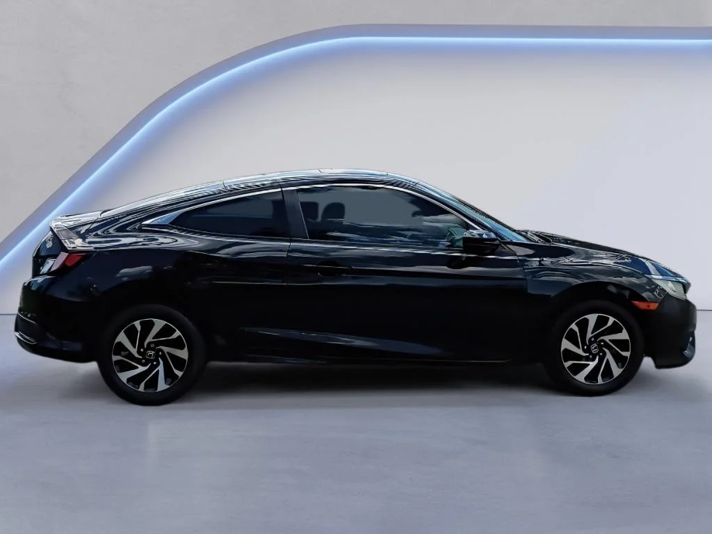 Used 2018 Crystal Black Pearl Honda LX-P image 7