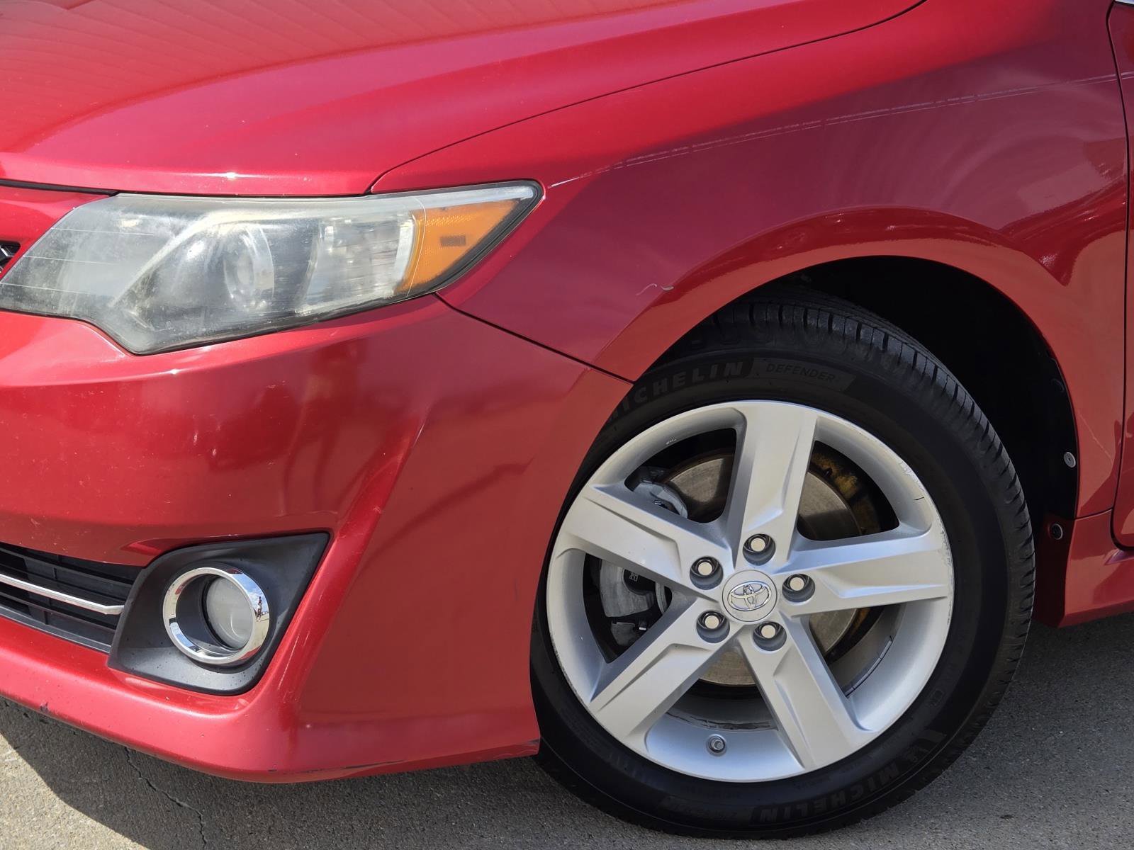 Used 2014 Barcelona Red Metallic Toyota SE image 7