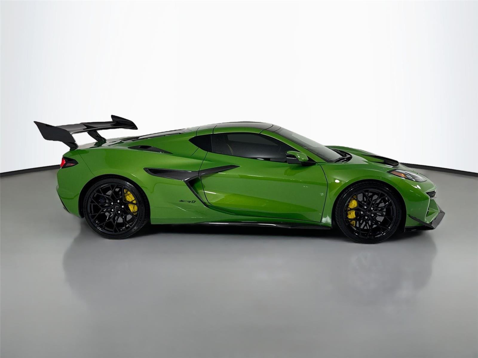 Used 2026 Roswell Green Metallic Chevrolet ZR1 | Carbon Fiber Aero Pkg | Front Lift | Carbon Flash Wheels image 61