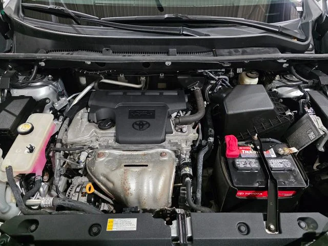 Used 2017 Silver Toyota LE image 26