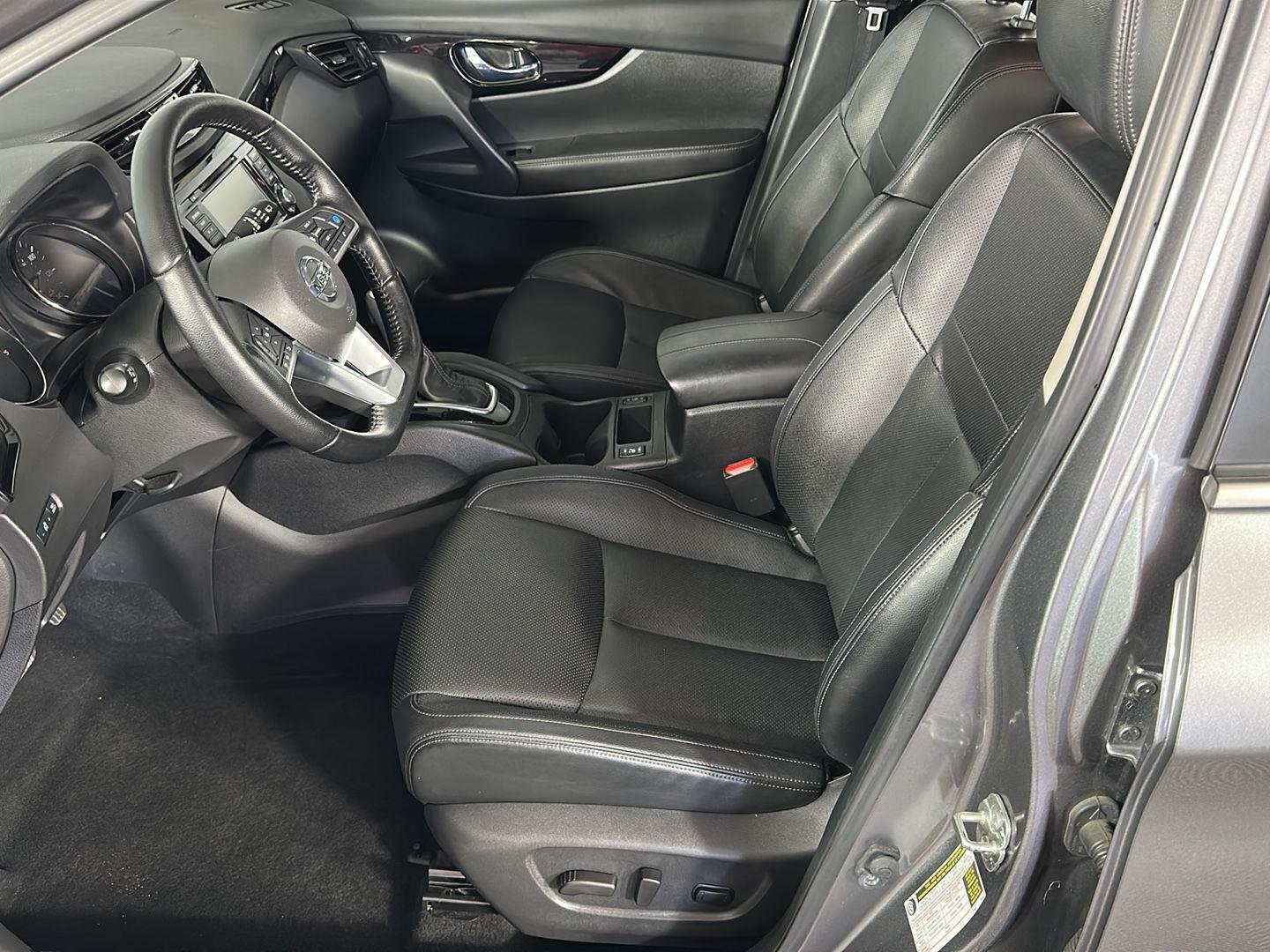 Used 2022 Gun Metallic Nissan SL image 15