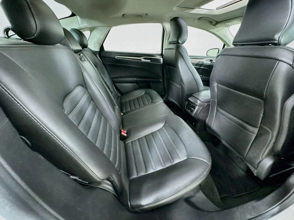 Used 2016 White Platinum Clearcoat Metallic Ford SE image 35