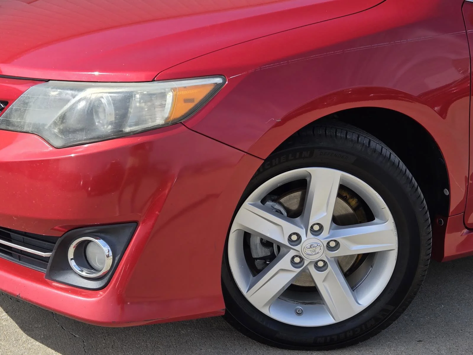 Used 2014 Barcelona Red Metallic Toyota SE image 7