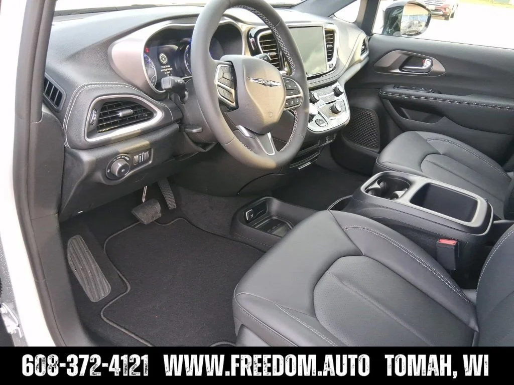 2026 Chrysler Pacifica Select - Photo 14